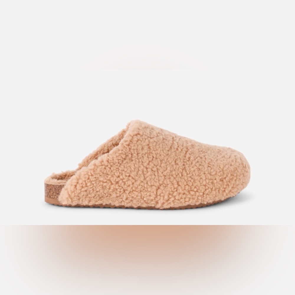 INTENTIONALLY BLANK Apres Slipper. NEW IN ORIGINAL
PACKAGING. Size 6. - Picture 6 of 9